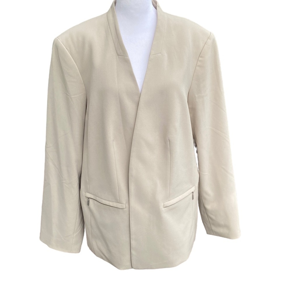 Elegant Cream Women's Blazer